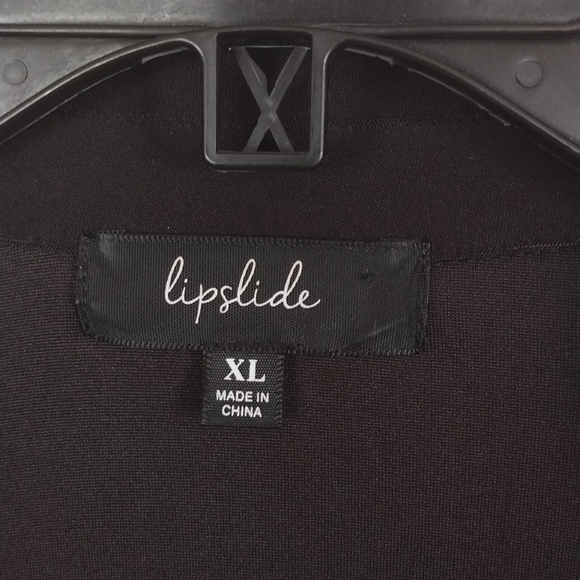 Lipslide NWOT XL black, collared, long sleeve, ruched front, button-up blouse - Picture 4 of 5